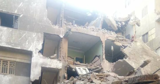 صور.. رفع ركام عقار إمبابة المنهار.. والمحافظة تشكل لمعاينة الحادث 