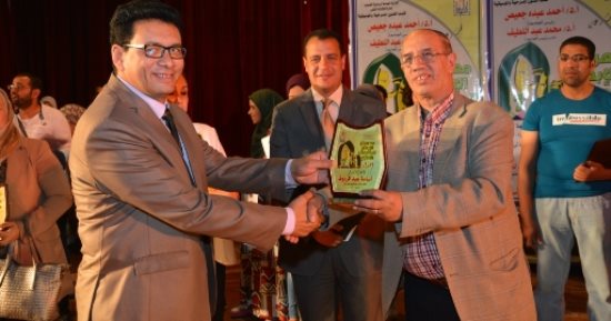"بؤرة من خلف الستار" يحصد المركز الأول بالإبداع المسرحى بجامعة أسيوط