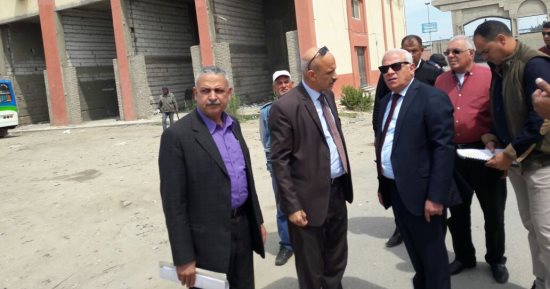 صور .. محافظ بورسعيد يوجه بإقامة فروع للبنوك بالمنطقة الصناعية