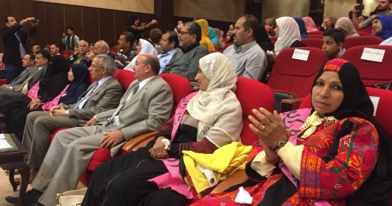 فيديو وصور.. أم مثالية بشمال سيناء تتبرع بجائزة تكريمها لصندوق تحيا مصر