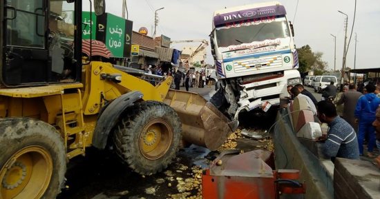 فيديو وصور.. إصابة 4 أشخاص فى تصادم عدة سيارات بميدان عرابى بالإسماعيلية