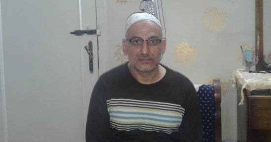 صور.. مأساة عم عمرو: "نفسى أكمل علاجى علشان أصرف على عيالى وأسدد ديونى"