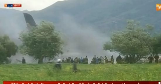 الجزائر ..الحماية المدنية: مصرع 105 جندى فى حادث سقوط الطائرة العسكرية