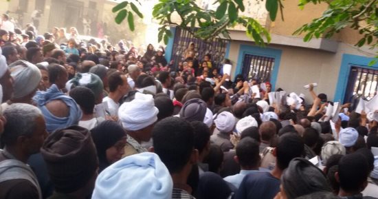 صور.. قارئ يرصد الزحام الشديد بمكتب التأمينات الاجتماعية بسوهاج