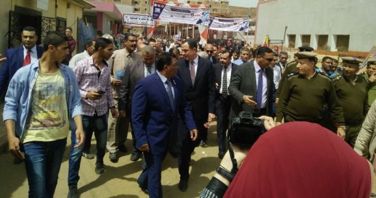صور .. نائب وزير التربية والتعليم يفتتح معرض منتجات التعليم الفنى بالمنوفية