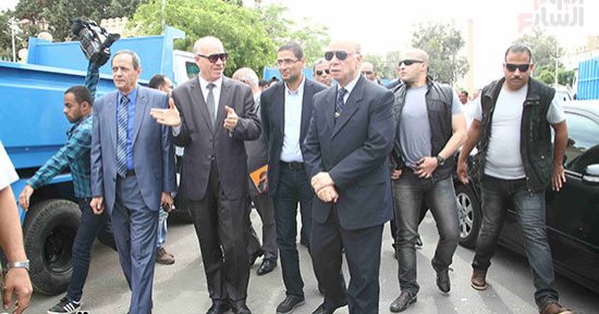 محافظ القاهرة: منظومة النظافة الجديدة ستقضى على ظاهرة النباشين (صور)
