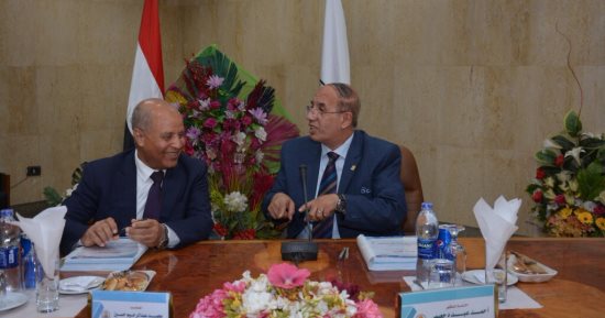 رئيس جامعة أسيوط يشيد بالدور العلمى لمعهد صناعة السكر 