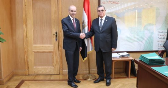 فيديو وصور .. محافظ الفيوم يستقبل سفير جورجيا بالقاهرة لمناقشة فرص الاستثمار 