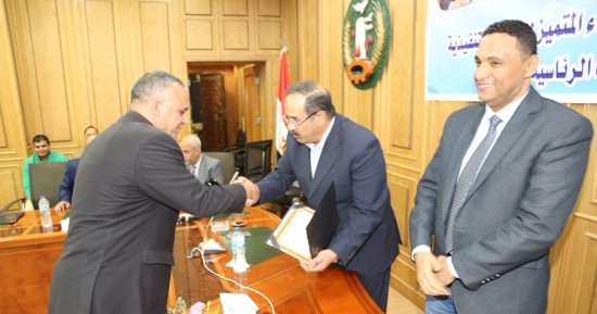 سكرتير عام المنوفية يكرم المراكز الأعلى مشاركة فى الإنتخابات الرئاسية