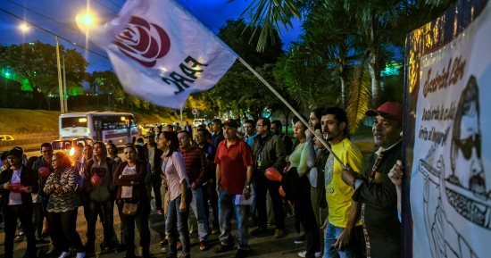 صور.. مظاهرات فى كولومبيا احتجاجا على اعتقال المفاوض السابق لحركة "فارك"