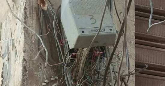 قارئ يشكو من تهالك "كبائن" الهواتف الأرضية بالمطرية