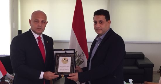 صور.. سفير مصر بأنجولا يستضيف بعثة منتخب مصر للصالات
