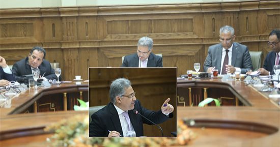 لجنة لتحديد أماكن انتظار السيارات بالشوارع لإقرار قانون "تنظيم انتظار المركبات".. رسم رخصة منظم لا يتجاوز 2000 جنيه.. الحبس والغرامة للمخالفين.. وكراسات شروط لاستغلال الأرصفة تتوافق وقانون المناقصات والمزايدات