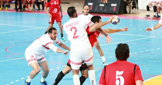 صور.. الأهلى يتقدم على الزمالك 10 /9 فى الشوط الأول بالسوبر الأفريقى لليد
