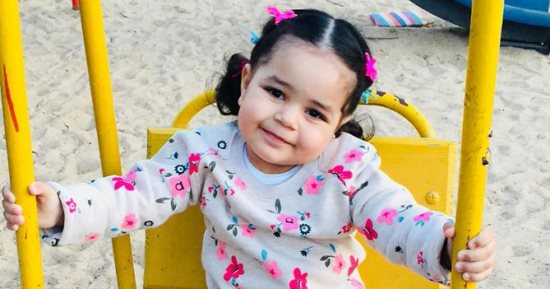 صور.. "ليلى" مصابة بالضمور العضلى الشوكى.. ووالدتها: حق بنتى أنها تعيش