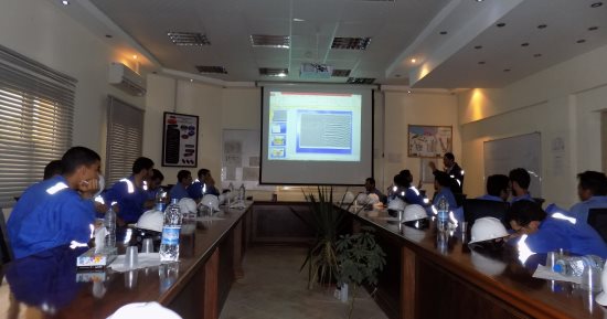 طلاب برنامج جيولوجيا البترول بعلوم الإسكندرية يزورون حقول بترول بالصحراء الغربية