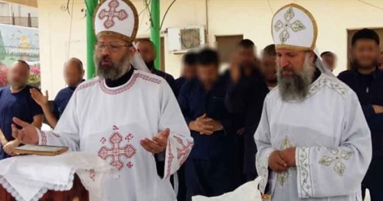شاهد.. قداس للسجناء داخل سجون وادى النطرون بمناسبة عيد القيامة