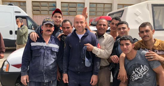 صور.. الحماية المدنية تقذ حياة عامل سقط من الدور 14 بمطحن السنانية بدمياط