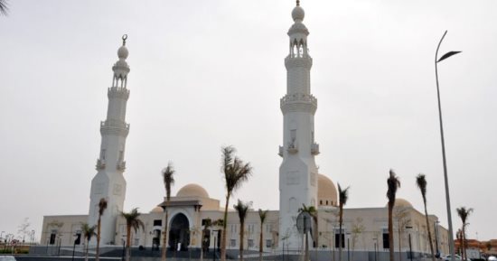 سلفيون يجددون فتنة آذان الفجر .. وعضو بالبحوث الإسلامية: يحترفون التشكيك في الشعائر