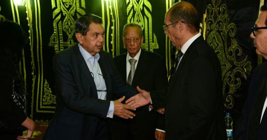 صور.. إبراهيم محلب وعماد أديب وعمرو الكحكى يشاركون فى عزاء شقيق محمد شردى 