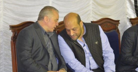 صور.. الشامى وشوقى غريب وخالد عيد يتلقون العزاء فى شيخ مدربى المحلة