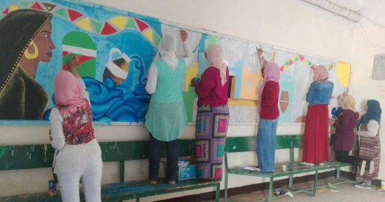 صور.. جامعة أسوان تهدى جداريتين لمديريتى التعليم و الصحة 
