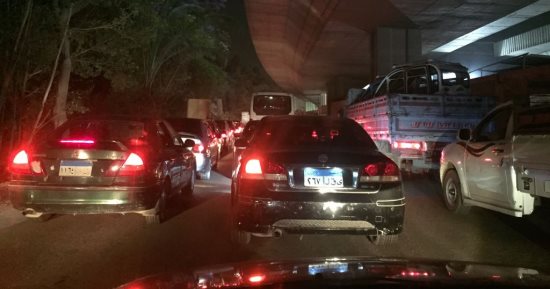 توقف حركة المرور بسبب كسر ماسورة مياه فى مدينة نصر
