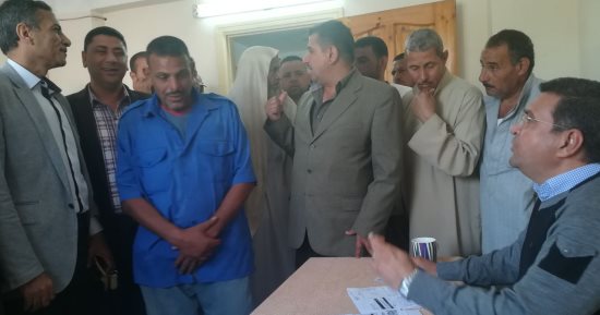 صور.. محافظ البحيرة: شراء 2200 شهادة أمان لعمال النظافة على نفقة المحافظة
