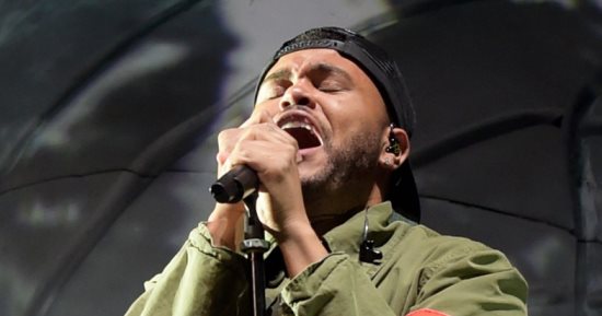 أداء مؤثر لـThe Weeknd بإحدى أغنياته الجديدة.. ومقربون: يغنيها لسلينا جوميز