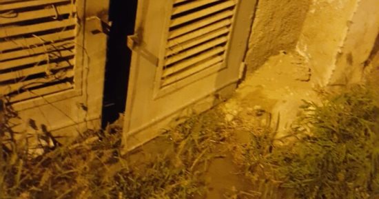 غرق غرفة كهرباء بالحى الخامس فى العبور بمياه الصرف