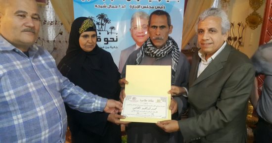 "الكبد المصرى" تكرم أسرة الشهيد محمد إبراهيم القاضى بالدقهلية
