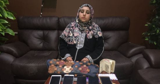 سقوط "نجلاء" بعد سرقتها هواتف السيدات فى وكالة البلح 