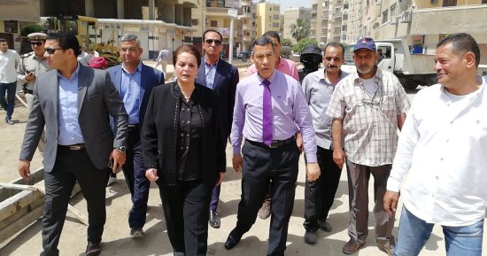 صور.. محافظ البحيرة تتفقد أعمال الرصف والتطوير بشوارع خلف المحافظة بدمنهور