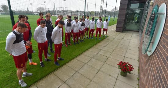 شاهد.. محمد صلاح يشارك فى إحياء ذكرى ضحايا كارثة "هيلسبره"