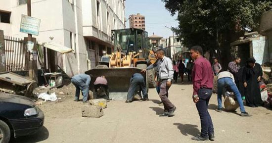 صور.. حملة لرفع الإشغالات بحى غرب فى شبرا الخيمة 