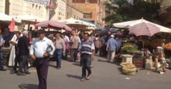 صور.. قارئة تشكو من انتشار الباعة الجائلين وموقف سرفيس بالسيدة زينب