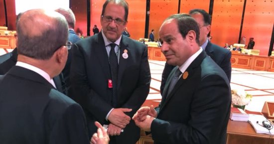 حديث جانبى بين الرئيس السيسى وميشال عون على هامش القمة العربية