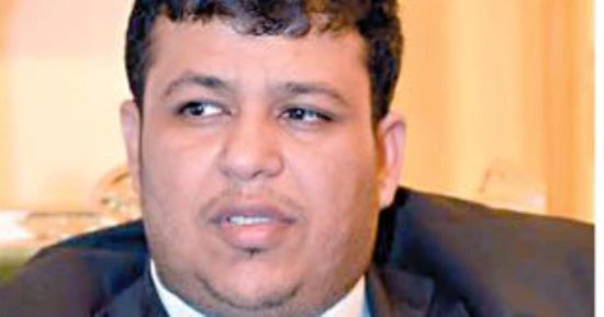 مسؤول يمني يطالب المجتمع الدولى بدعم الحكومة لبسط سيطرتها على التراب اليمنى