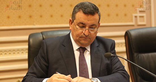 عبده زكى يطرح السؤال المحير: لماذا لا يستقيل أسامة هيكل بعد استجواب مجلس النواب؟.. مخالفات الوزير عديدة وفقد دعم من يمثلهم.. قزّم دور الإعلام المصرى لصالح معسكر الشر.. وشوه سمعة مصر وتعالى على الرموز