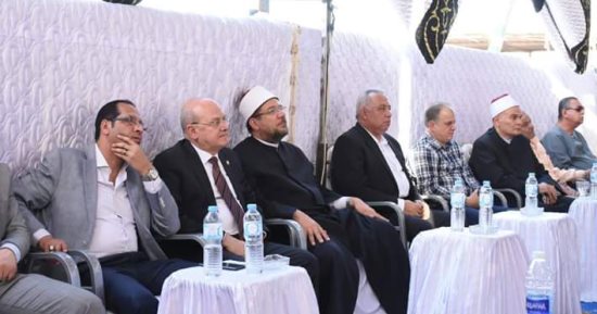 وزير الأوقاف ومحافظ الشرقية يؤديان واجب العزاء لأسرة الشهيد محمد عادل