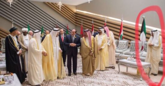 صور.. ممثل قطر "معزول" فى القمة العربية وسخرية واسعة عبر مواقع التواصل