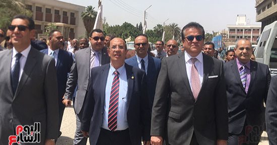صور.. وزير التعليم العالى يشهد ختام برنامج "أنت مراية نفسك" وعيد العلم