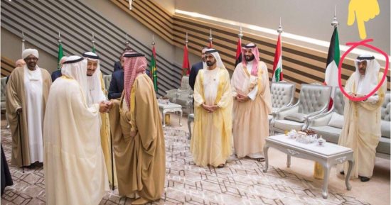 سعود القحطانى ساخراً: ممثل الشق القطرى فى القمة العربية منبوذا