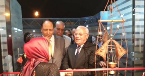 محافظ بورسعيد يفتتح معرض للفن التشكيلى بقصر الثقافة 