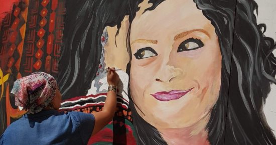 صور.. ريم بنا تعود إلى مدينة الناصرة الفلسطينية فى جدارية