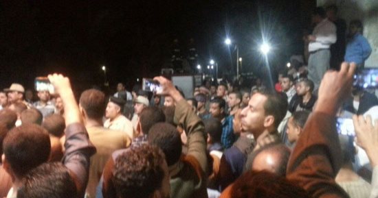 صور..أهالى قرية الفيما بأسيوط بشيعون جثمان الشهيد "أبو العلا تركى" بمسقط رأسه