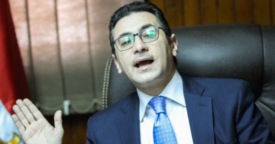 رئيس هيئة الأوقاف يغادر مكتبه بعد ساعتين من قرار إقالته