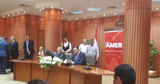 منصور عامر يوقع عقد إنشاء مشروع سياحى ببورسعيد باستثمارات 3 مليارات جنيه