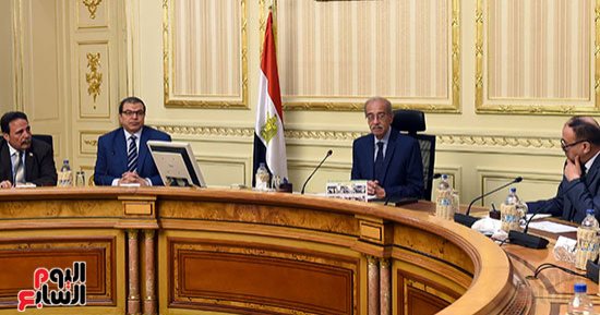 رئيس الوزراء للعمال: ما يحكمنا هو مصلحة مصر ونقدر دوركم الوطنى - صور
