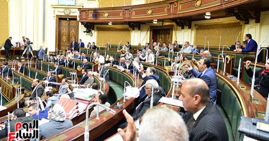 البرلمان يوافق من حيث المبدأ على مشروع قانون تقنين "أوبر وكريم"